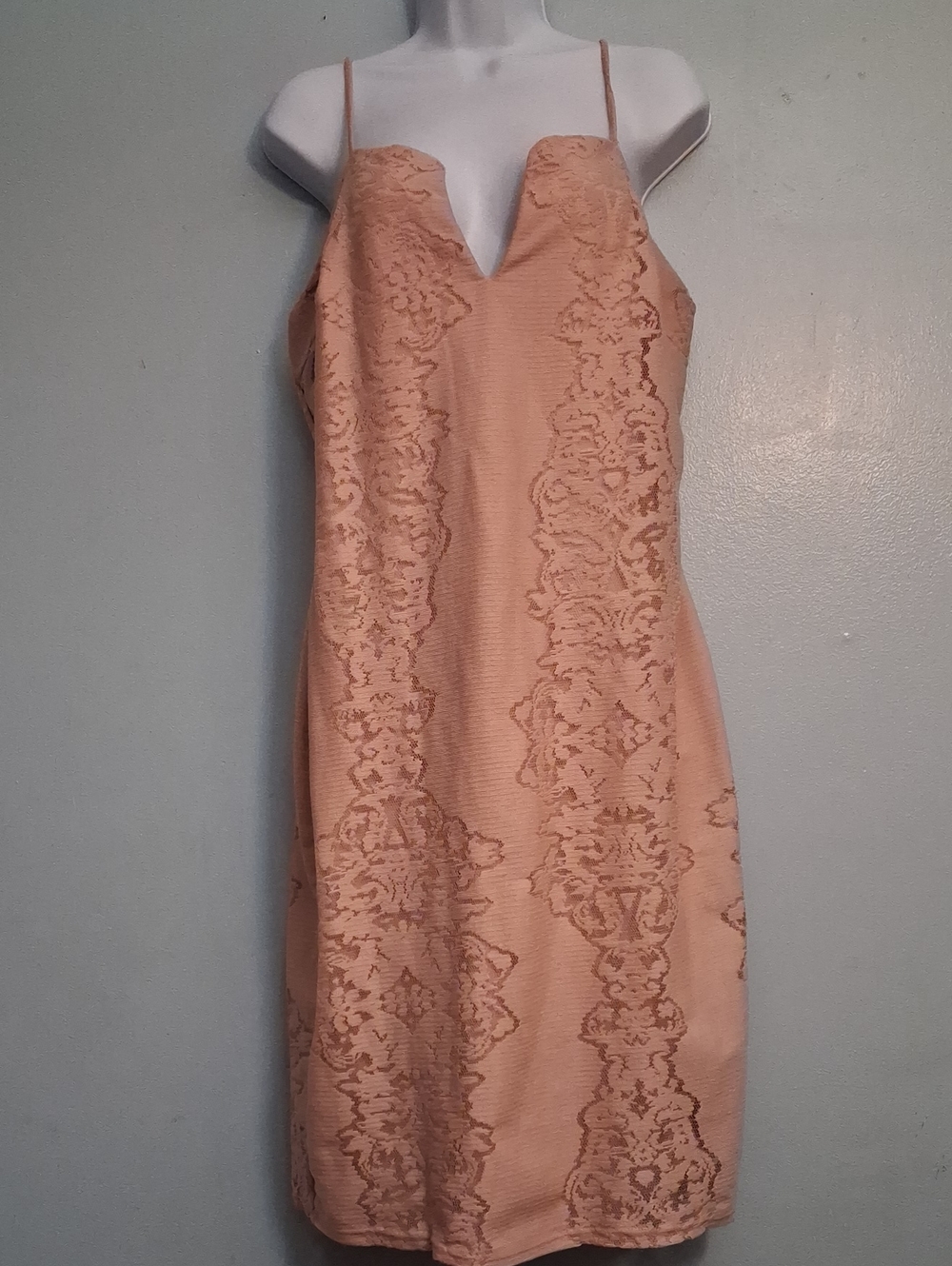 Charlotte Russe Size XL Women's Peach Lace-Trim Knee-lenght Slip Dress.